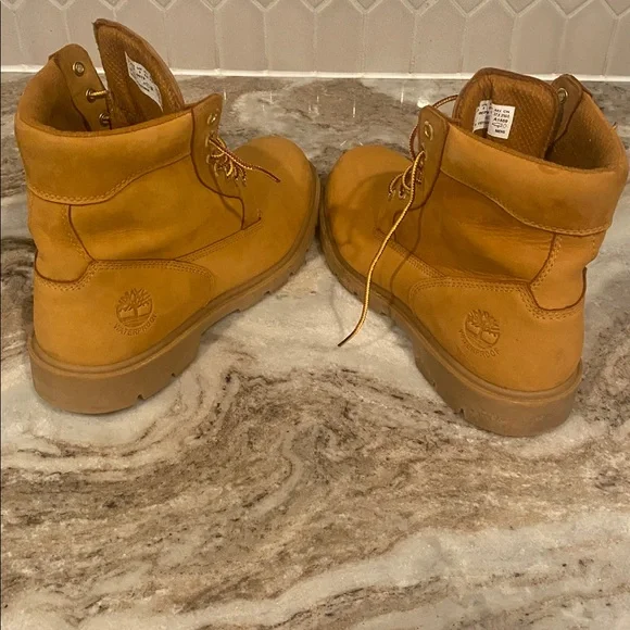 Men’s 9 1/2 timberland boots - Picture 3 of 5